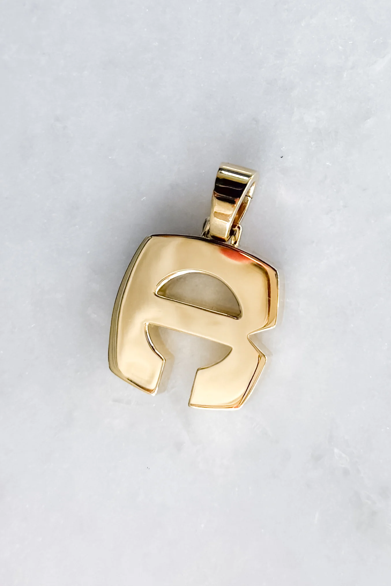 Gold Splendente "R" Initial Pendant - Image 11
